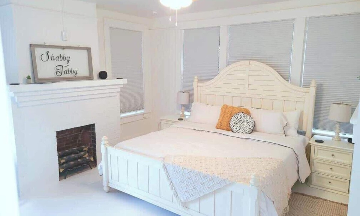 Hot Springs Apartment | 1 bdrm upstairs unit near downtown w/free