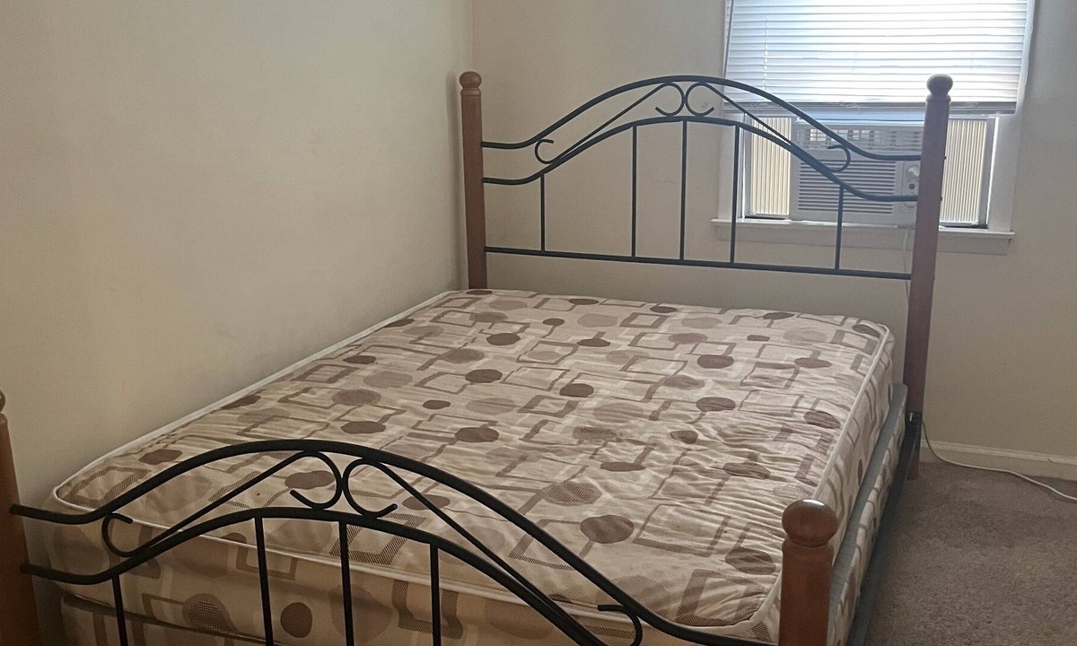 Ferguson House | 1 bedroom shared space with 2 other tenants in a 3 bedroom single family.