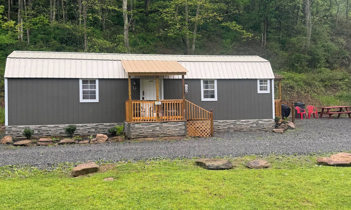 Freeman Cabin | 1 BR/1BR Lofted Cabin West Virginia Hatfield McCoy ATV Trails