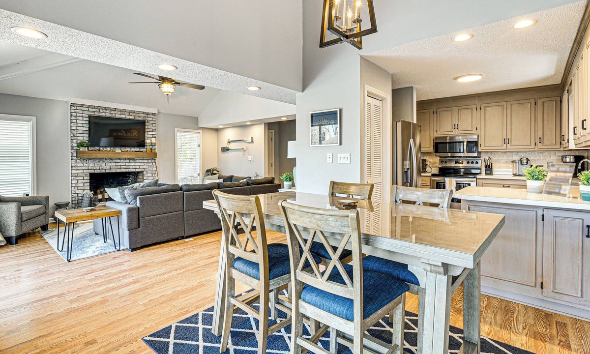 Myrtle Beach Cottage | 1 Mi to Broadway at the Beach: Home w/Large Yard!