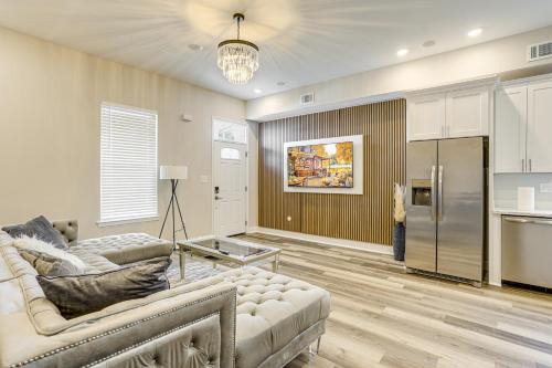 Tulane - Gravier House | 1 Mi to Caesars Superdome: Contemporary NOLA Abode