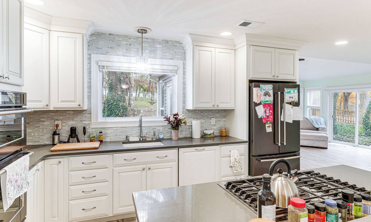 Newburgh Cottage | 1 Mi to Dtwn Newburgh: Quiet Home w/Yard!
