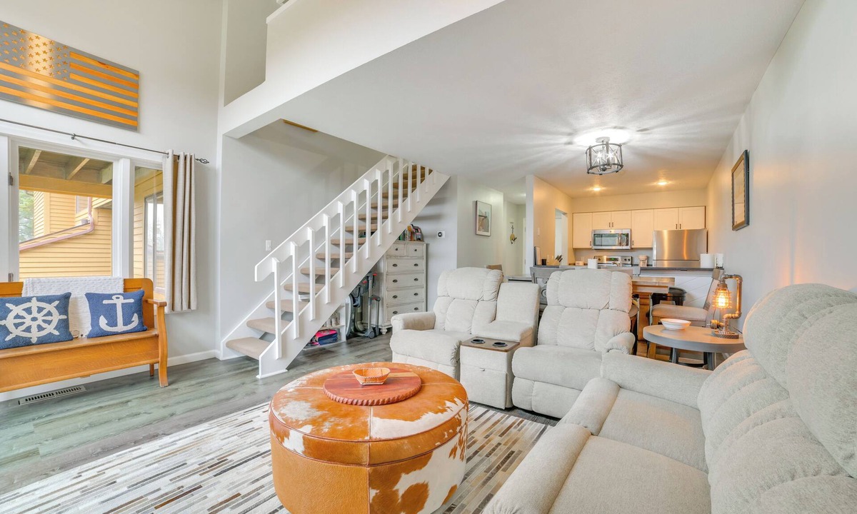Harbor Springs Condo | 1 Mi to Nubs Nob Ski Resort: Harbor Springs Condo