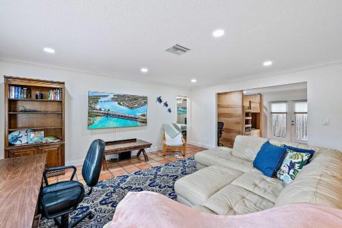 Parrot Cove House | 1 Mi to Shore: Pet-Friendly Lake Worth Beach Home!