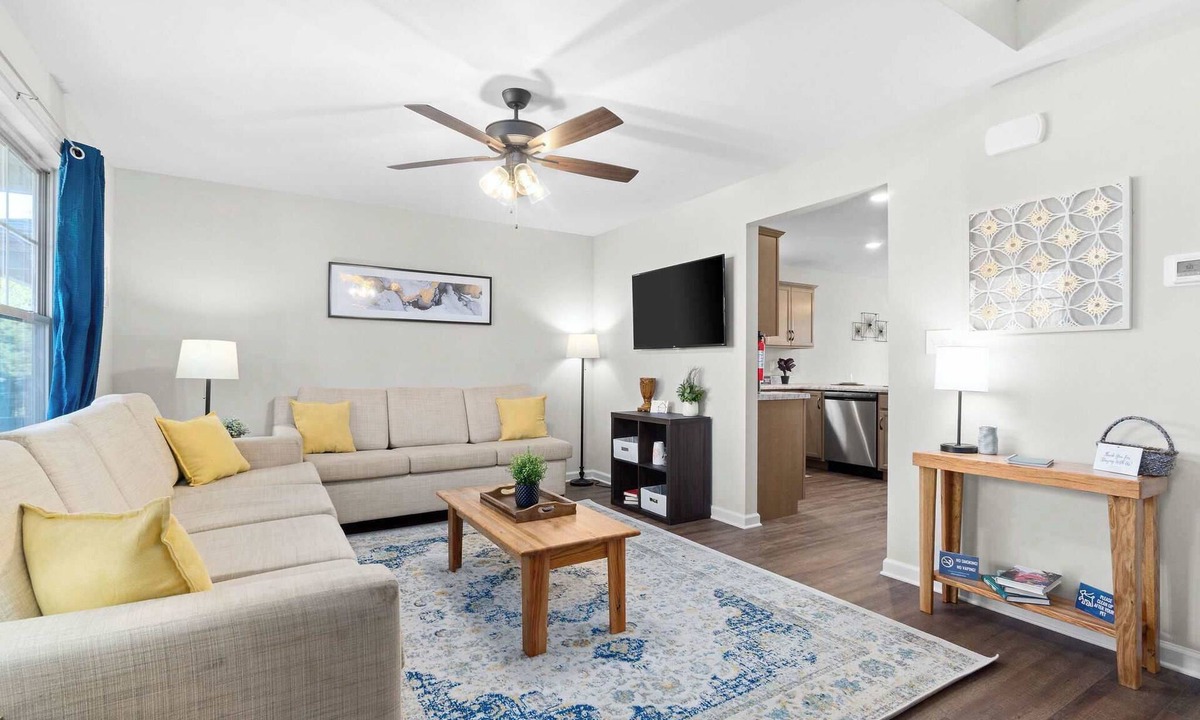 Clarksville House | 1-Mile to Downtown Clarksville! Queen-City Charmer