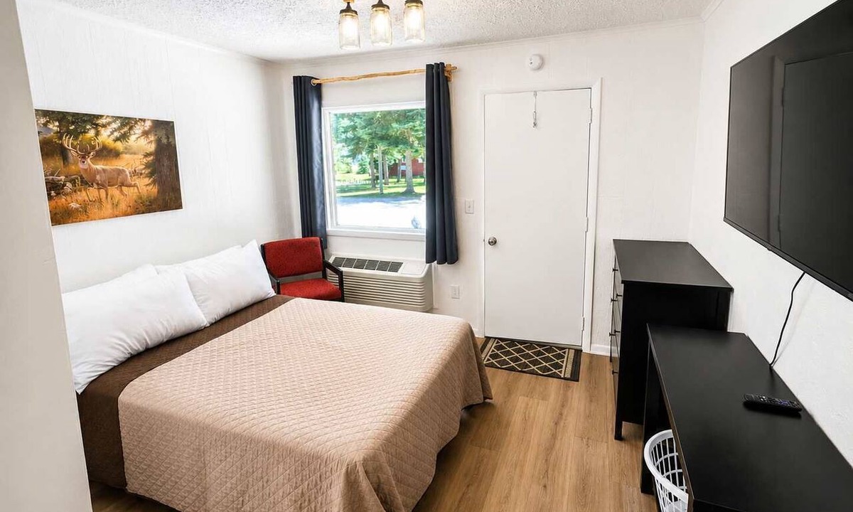 Grayling House | 1 Queen Standard-Woodland Motor Lodge