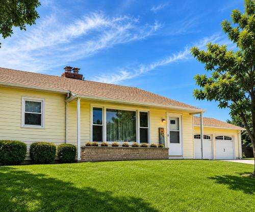 Saint Mary House | 10 Min to Ste Genevieve Hot Tub & Fire Pit
