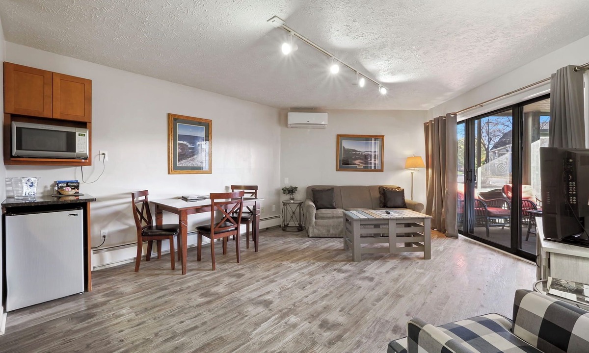 Charlevoix Condo | 105 Pointes North Inn | Downtown Charlevoix | Pool Access | Dog Friendly