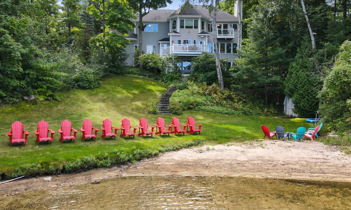 Traverse City House | 111’ of Sandy Beach Frontage on Long Lake | Hot Tub | Private Dock | Kayaks
