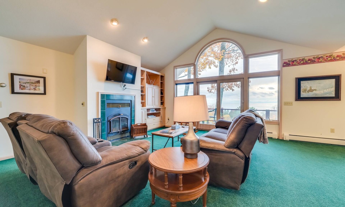 Good Hart House | 17 Mi to Skiing! Lake-View Michigan Home w/Deck