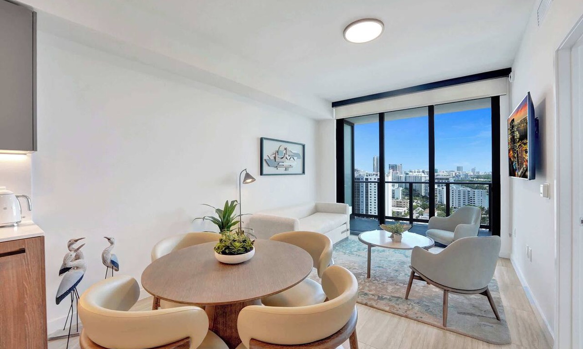 North Beach Condo | 17th-Floor 1BR | Views, Pool, Gym & Beach Access