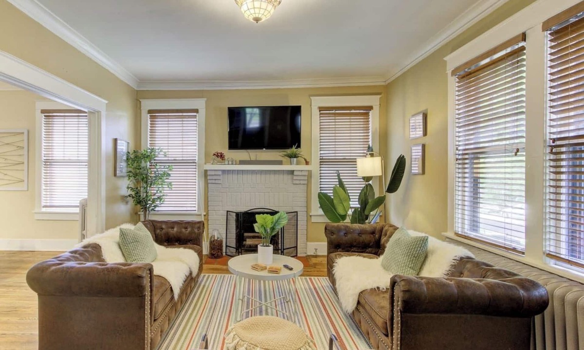 Cooper-Young Historic District House | 1927 Craftsman Bungalow | Walk to Cooper-Young