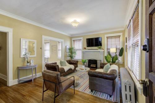 Cooper-Young Historic District House | 1927 Family Craftsman Cottage - Ideal Location