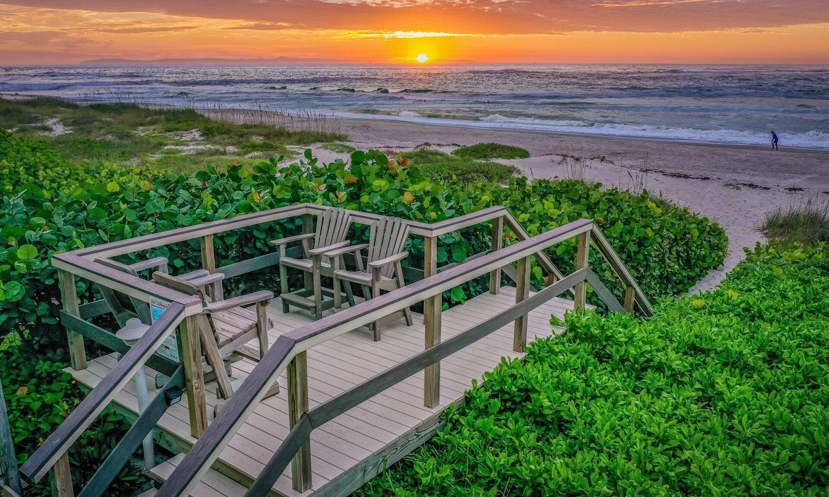 Indialantic By The Sea Condo | 1BR Oceanfront 3rd-Floor | Beach access | Pool
