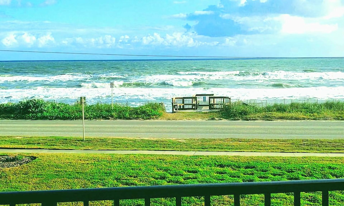 Imperial Heights Condo | 2/2 Direct Oceanfront w/Oversized Balcony/WIFI/Pool/Quiet Area