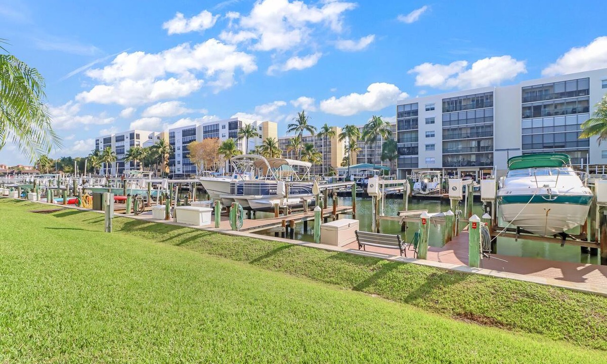 South Island Condo | 2-bedroom, 2 floor condo in beautiful Fort Myers Beach!