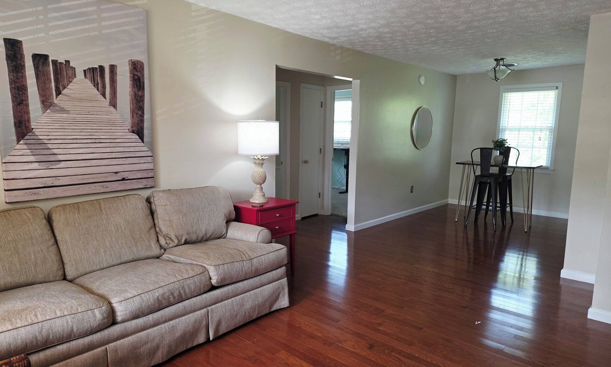 London Apartment | 2-bedroom apartment in gorgeous downtown London, Ky