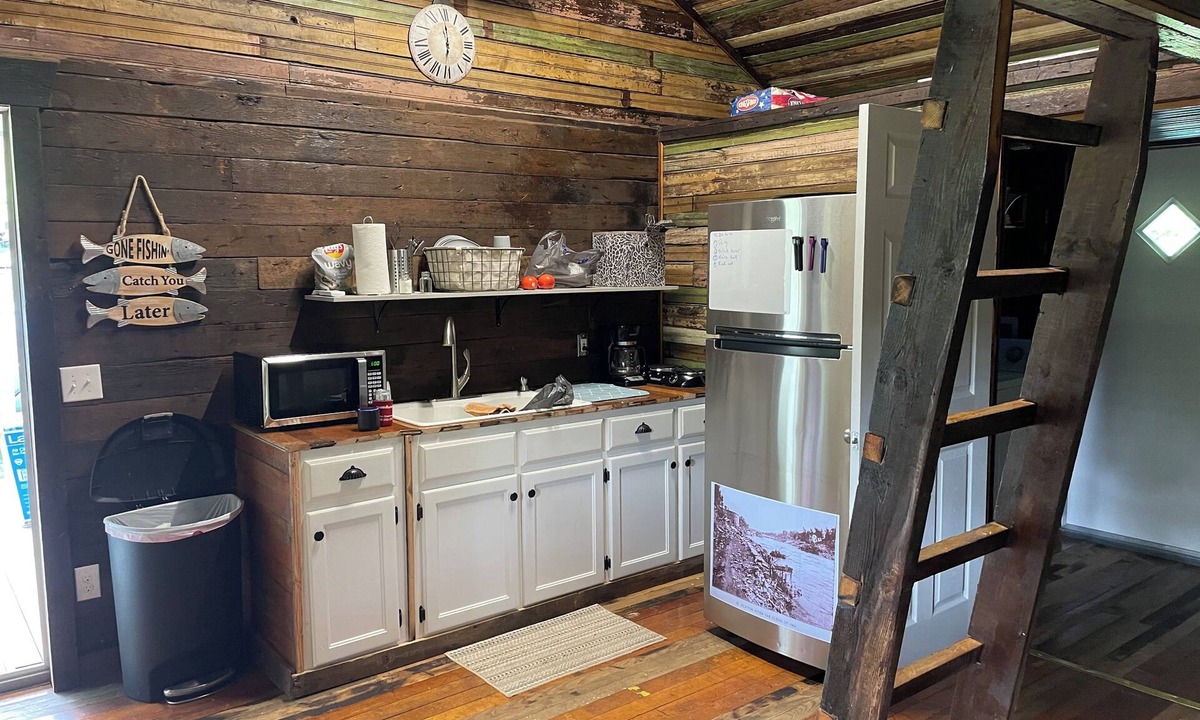 Clifton Cabin | 2-bedroom cabin with AC, WiFi in charming Spartanburg SC on the Pacolet River.