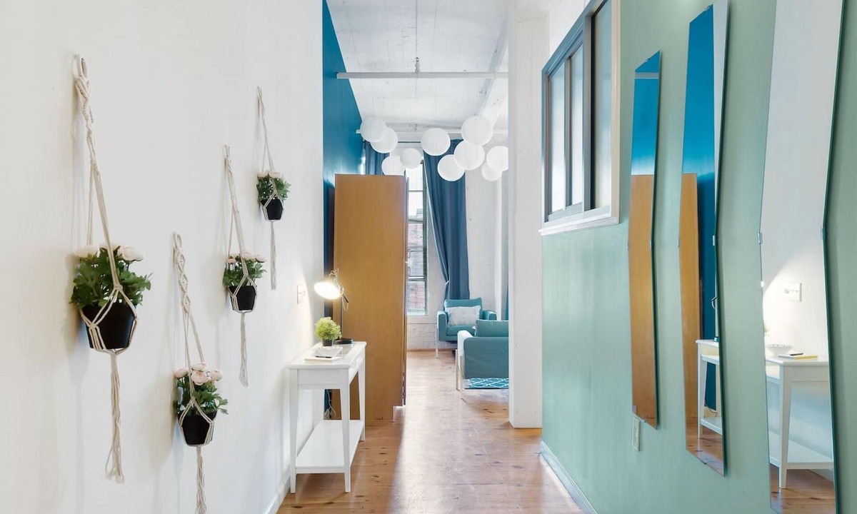 Downtown Apartment | 2 Bedroom Hip Apartment, Apple TV, Fast Wifi