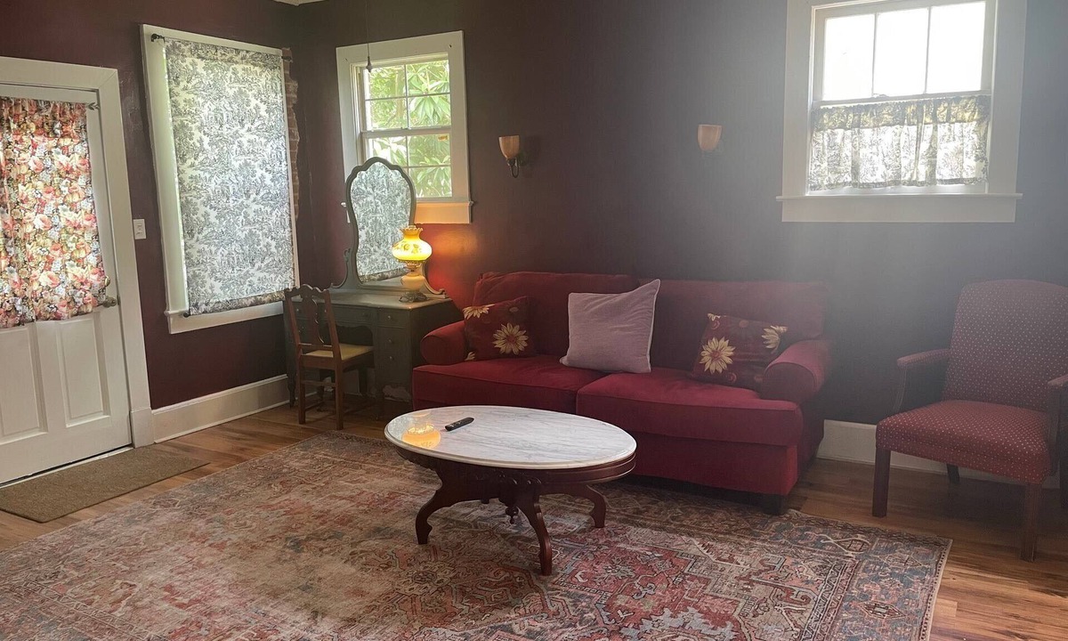 New Iberia House | 2-bedroom house in welcoming New Iberia with AC, WiFi