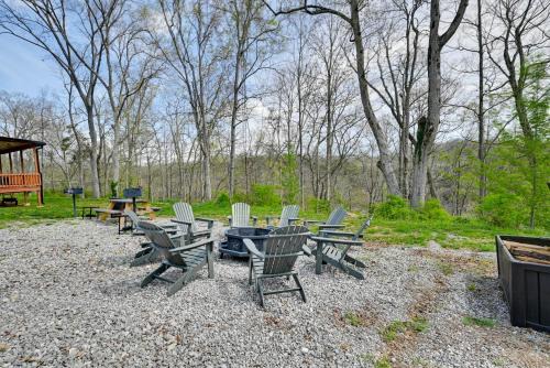 Somerset House | 2 Cabins Near Lake Cumberland Boat Ramps!