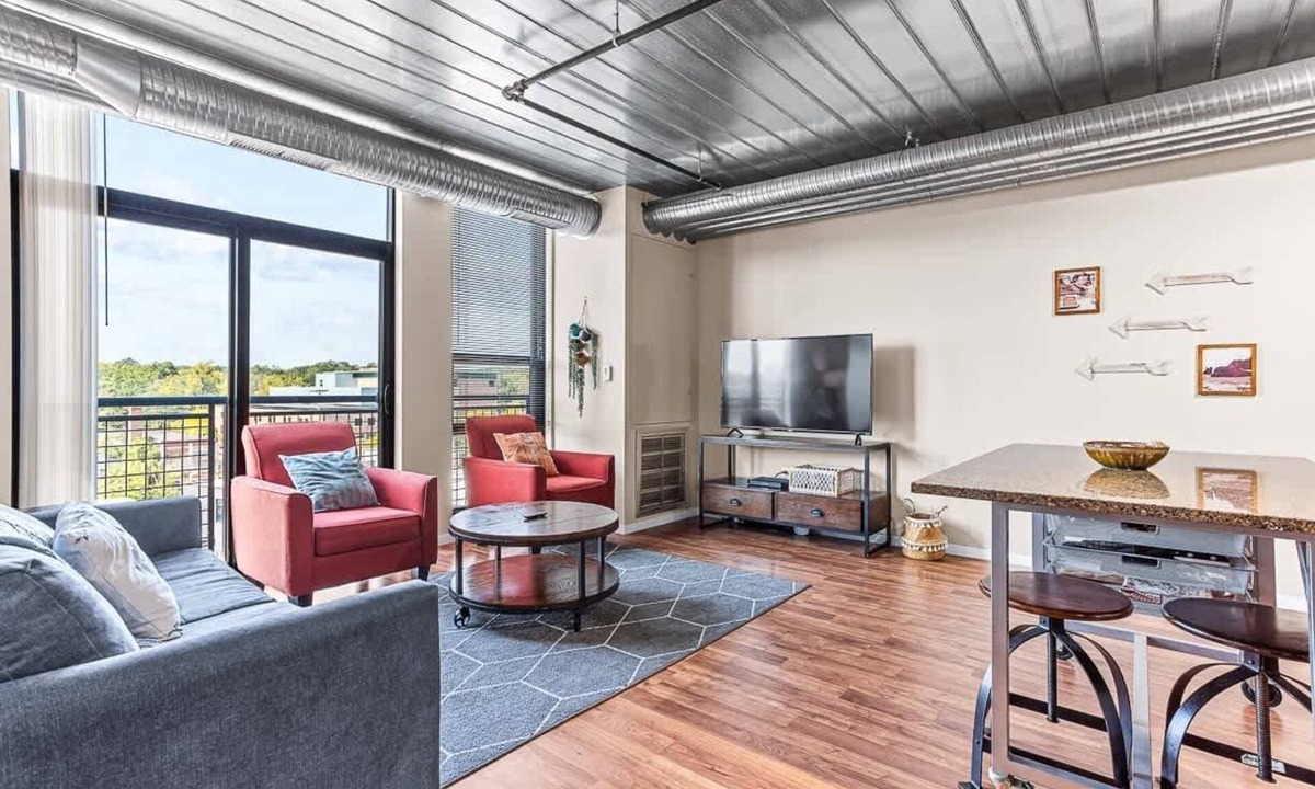 Old West Side Apartment | 2 Combined Apartments near Kerrytown Concert House