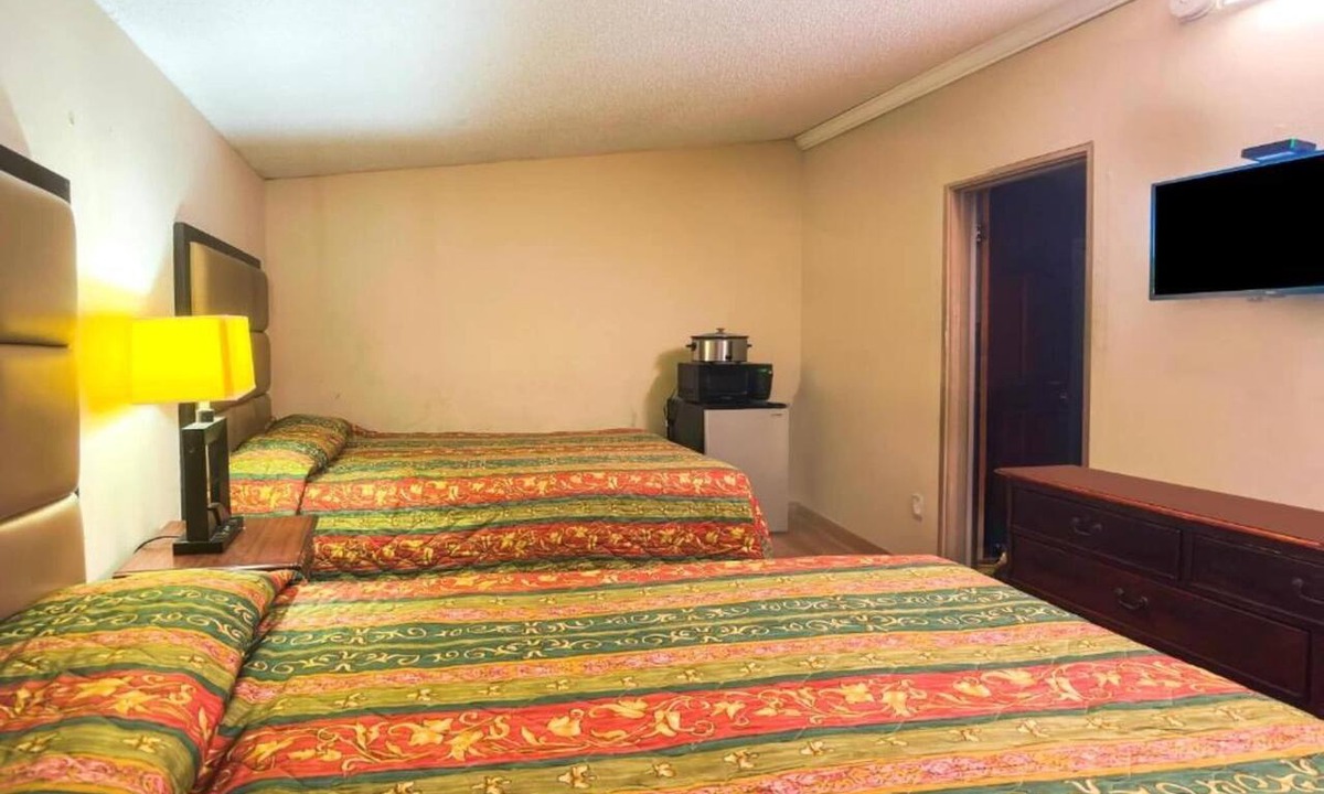 Mobile Apartment | 2 Full Bed|Smoking|Mobile AL