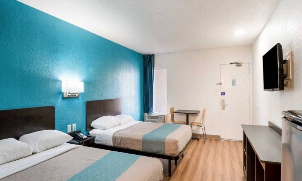 Lexington Apartment | 2 Full Beds | Non-Smoking, Micfridge