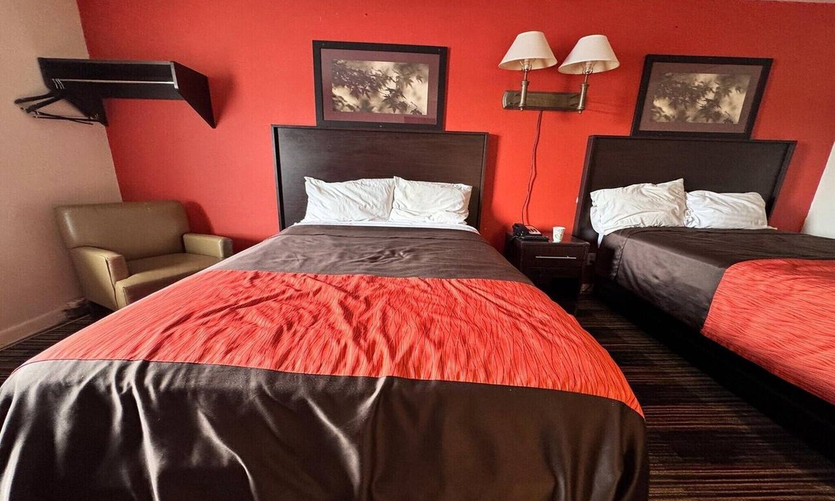 Ashland Apartment | 2 Full Beds Non-Smoking