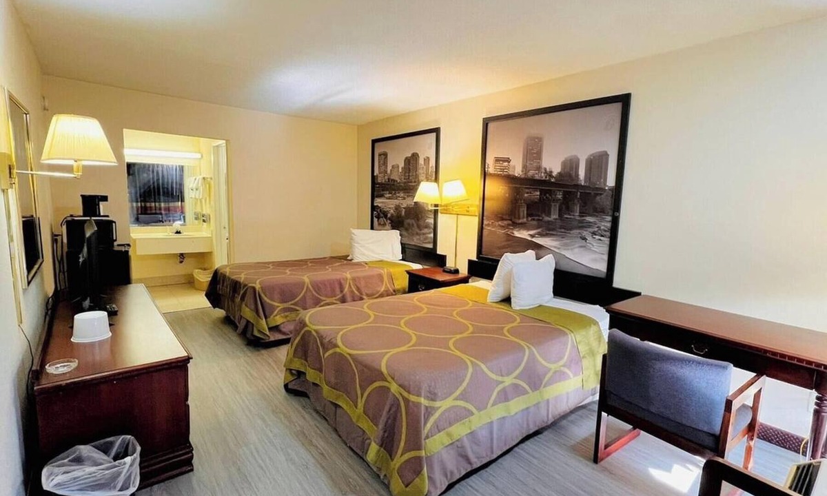 Ashland Apartment | 2 Full Beds Non-Smoking