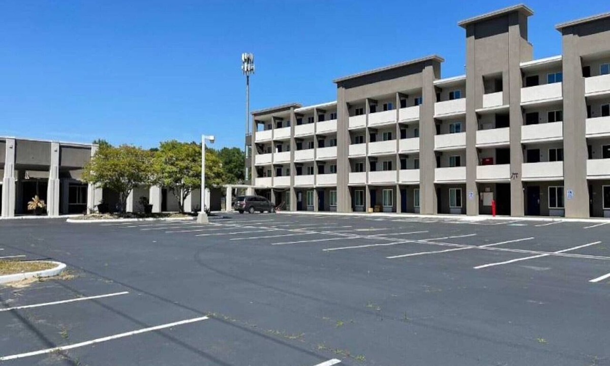 West Columbia Apartment | 2 Full Beds|Smoking, Kitchen