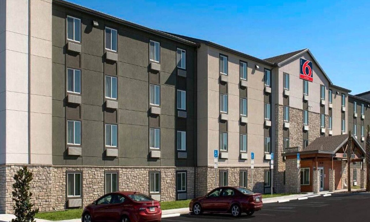 Bossier City Apartment | 2 Full Beds | Smoking, Kitchen