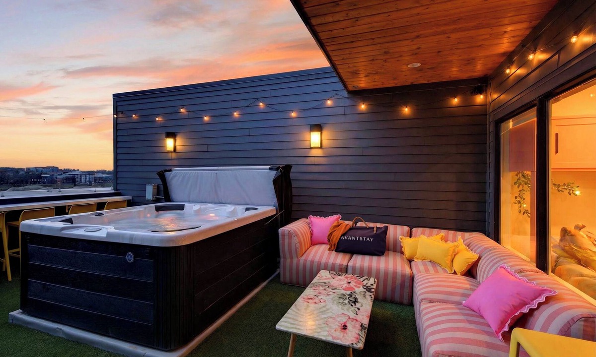 Katie Hill Neighborhood House | 2 Homes | Hot Tub + Karaoke Lounge + Rooftop + Skyline Views | Min to Broadway