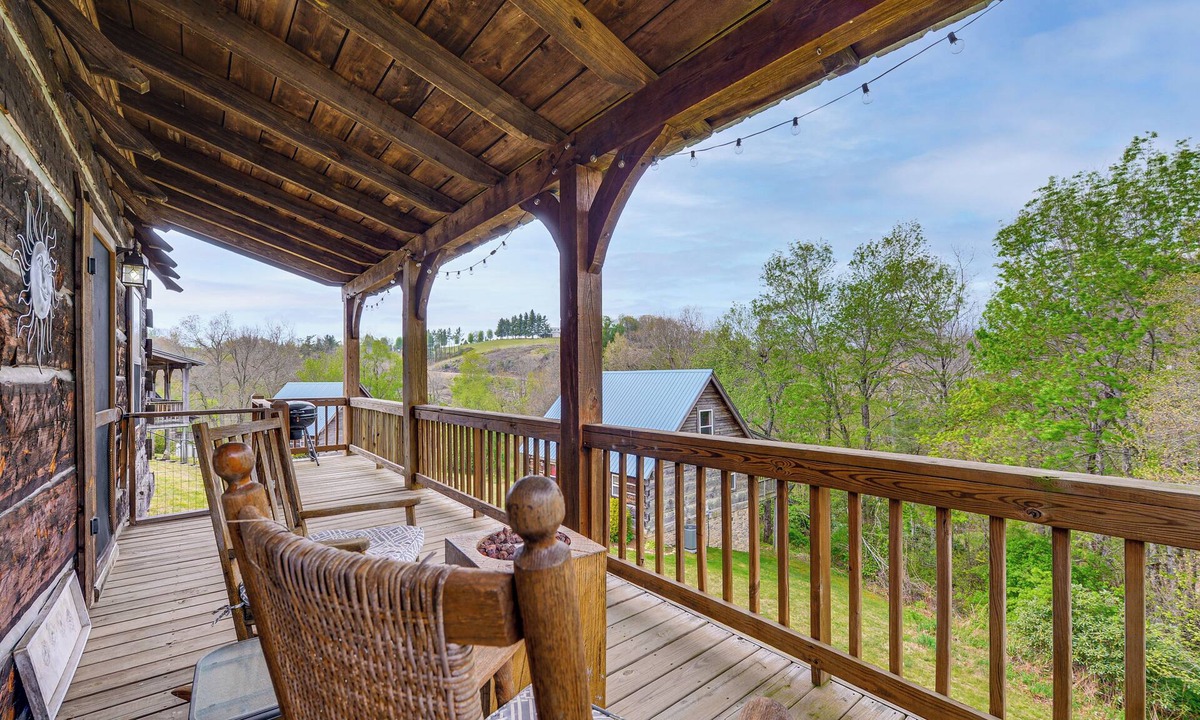 Vesta Cabin | 2 Mi to Blue Ridge Pkwy! Mtn Escape w/Fireplace