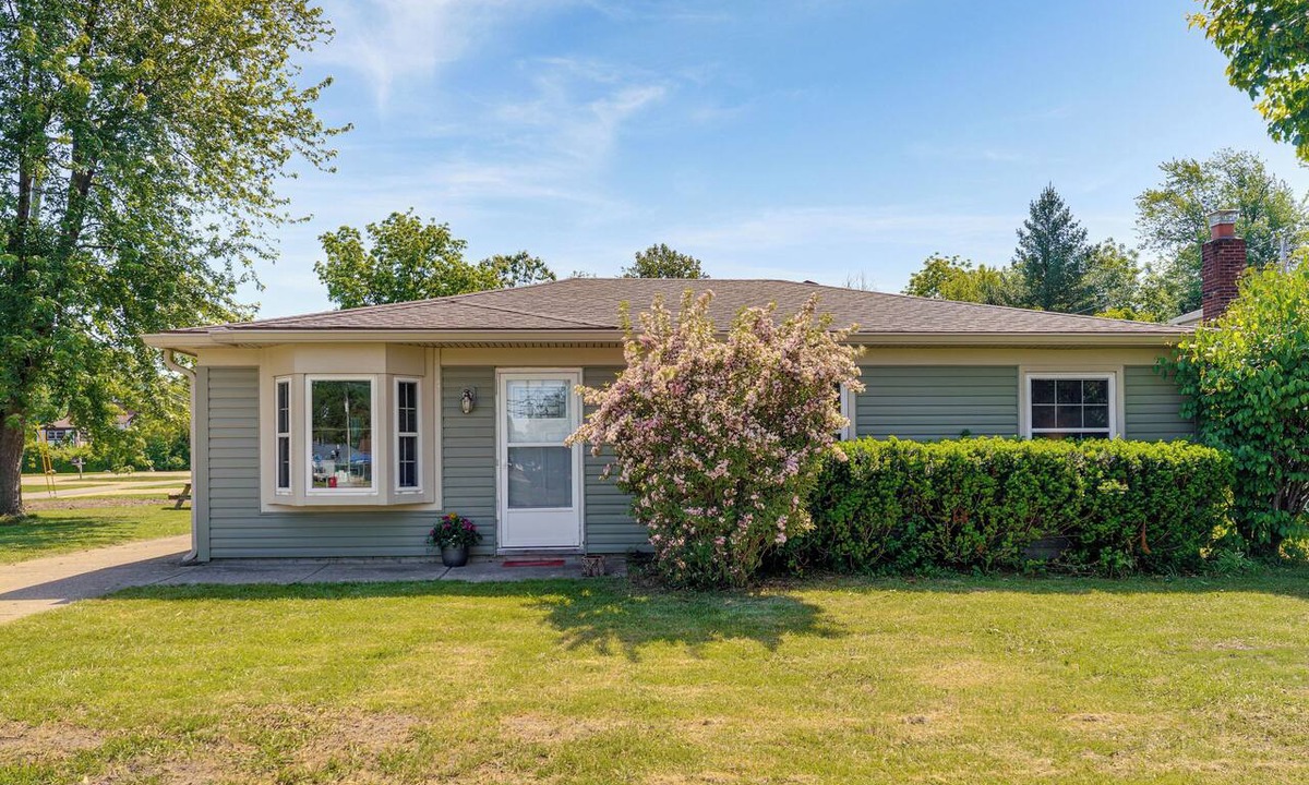Harrison House | 2 Mi to Lake St Clair Boat Launch: Family Friendly