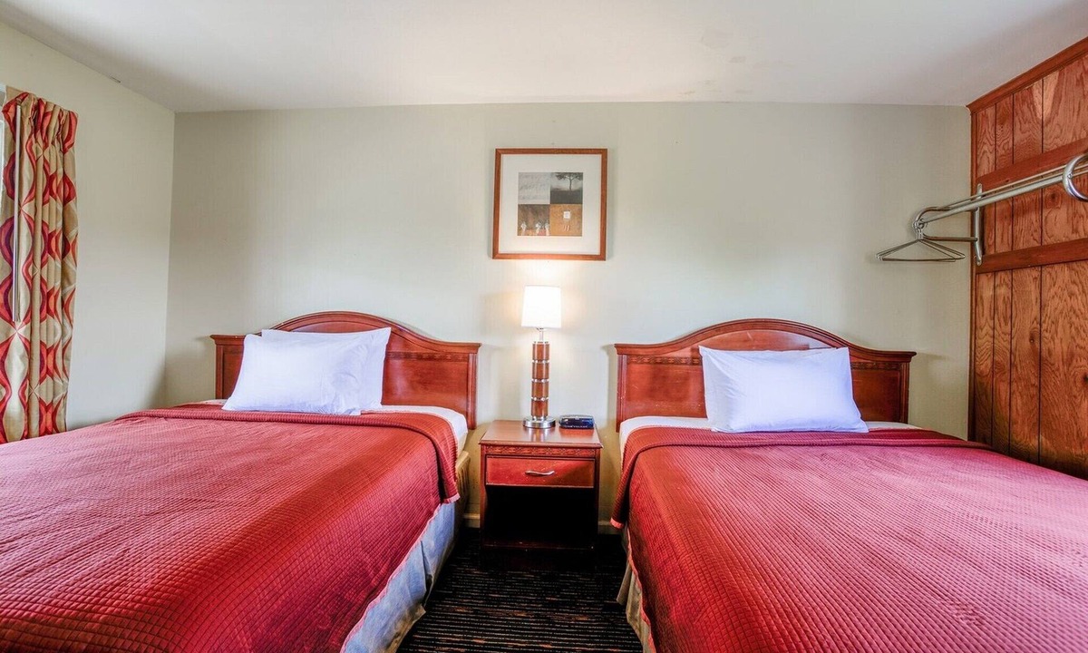 Natural Bridge Apartment | 2 Queen Bed|Smk|Natural Bridge