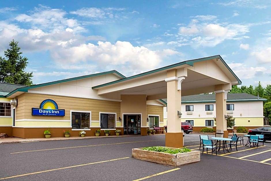 Marquette Hotel | 2-Star Hotel ∙ Days Inn by Wyndham Marquette