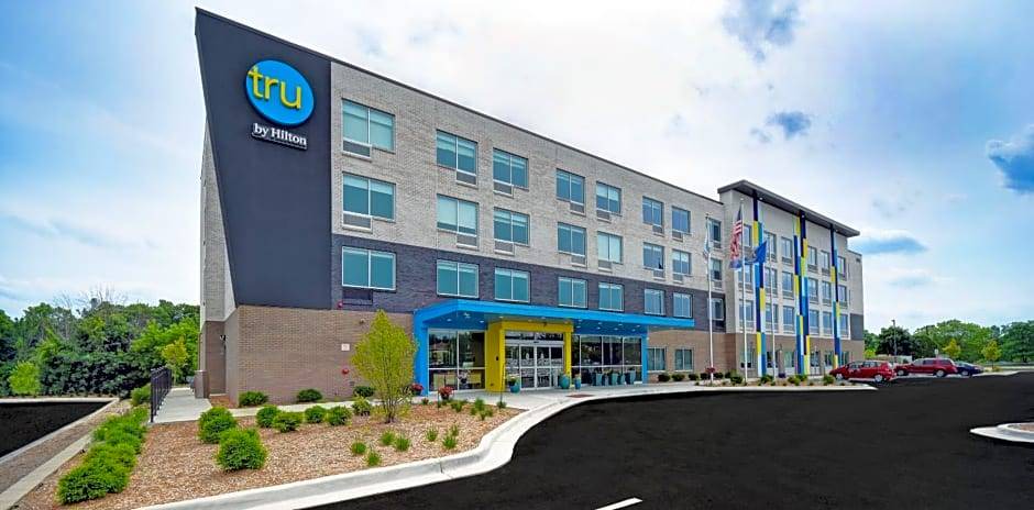 East Paris Hotel | 2-Star Hotel ∙ Tru By Hilton Grand Rapids Airport