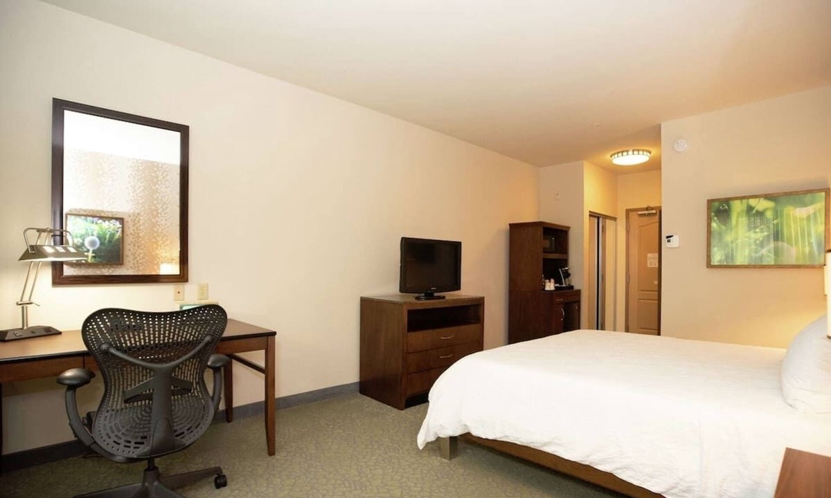 Covington Hotel | 2 Suite Rooms in Prime Location to Explore Covington - Near Pelican Park