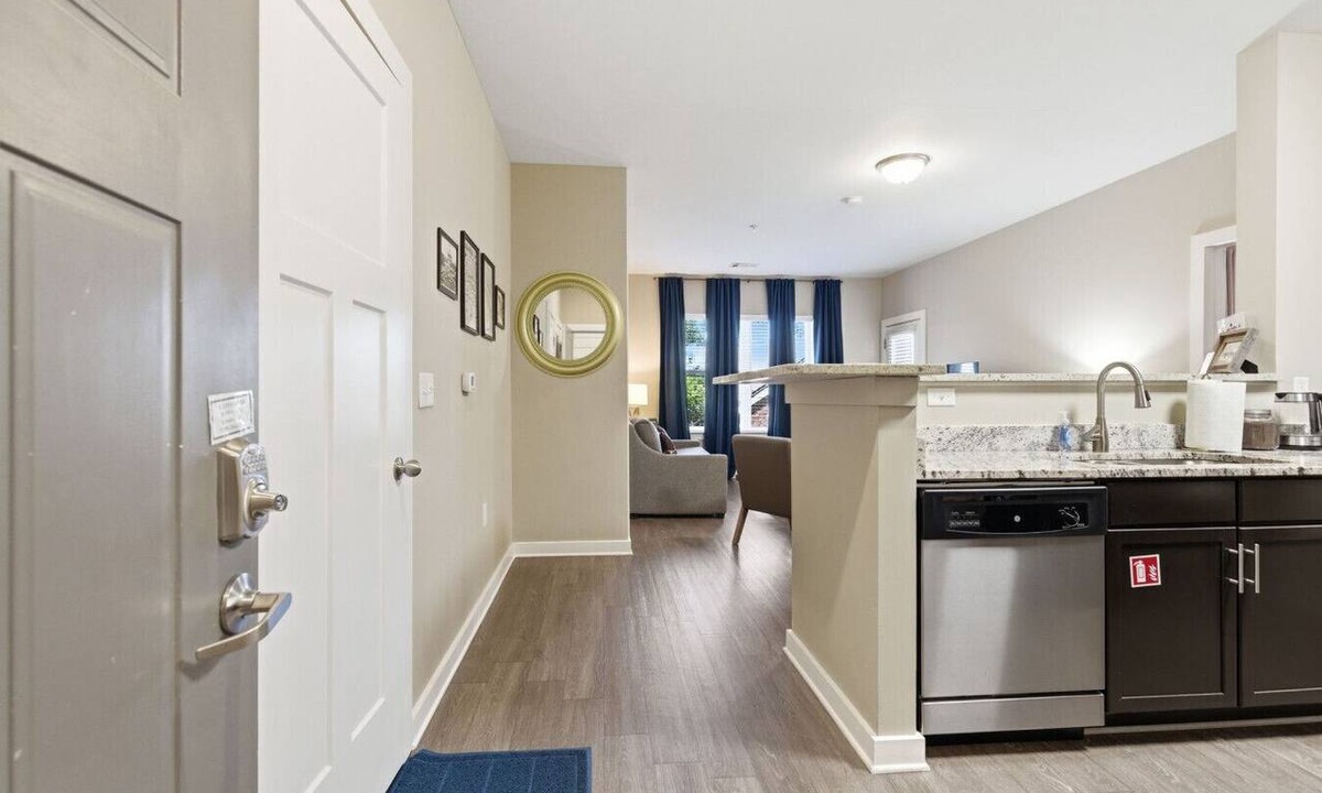 North Capitol Condo | ~2bd 2bth~Sleeps 6~1 mi. to Broadway~ #201
