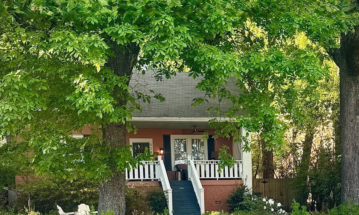 Hot Springs House | 2BR 2BA Historic Prospect Home with Hot Tub & Boat Rental Option