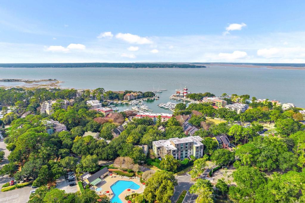 South Beach Villa | 2BR Bluff Villa w Balcony Walk to Salty Dog