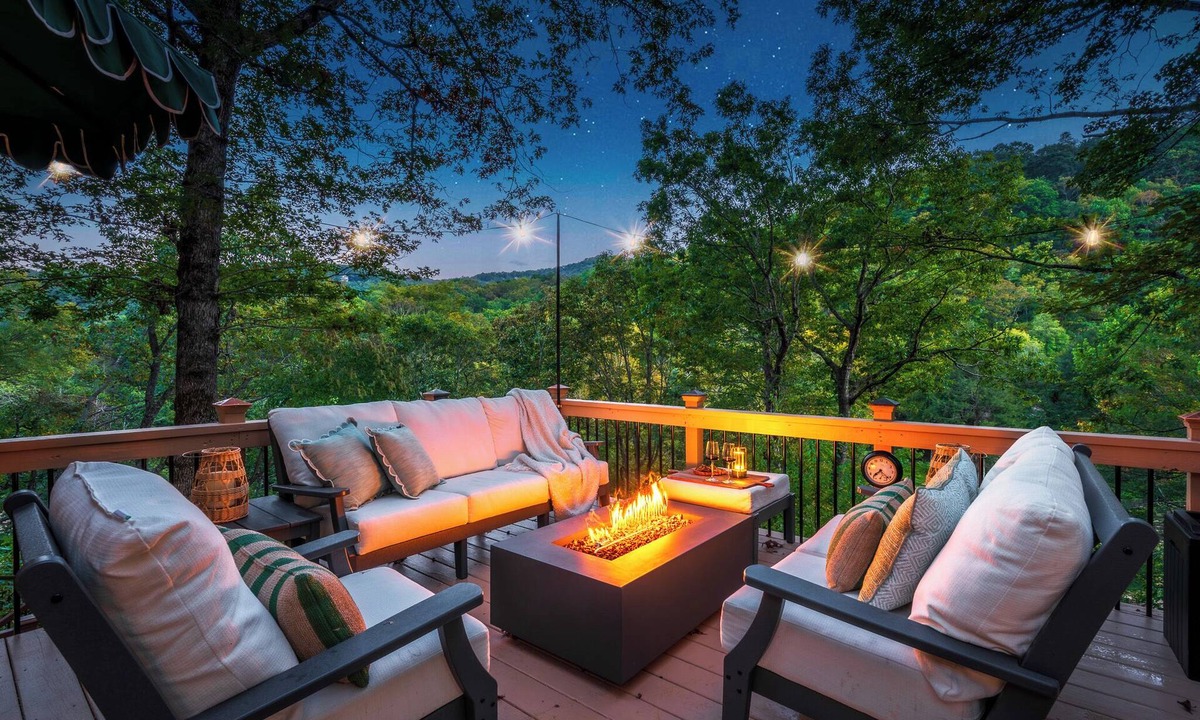 Burnsville Cabin | 2BR Cabin · River & Mountain Views · Hot Tub