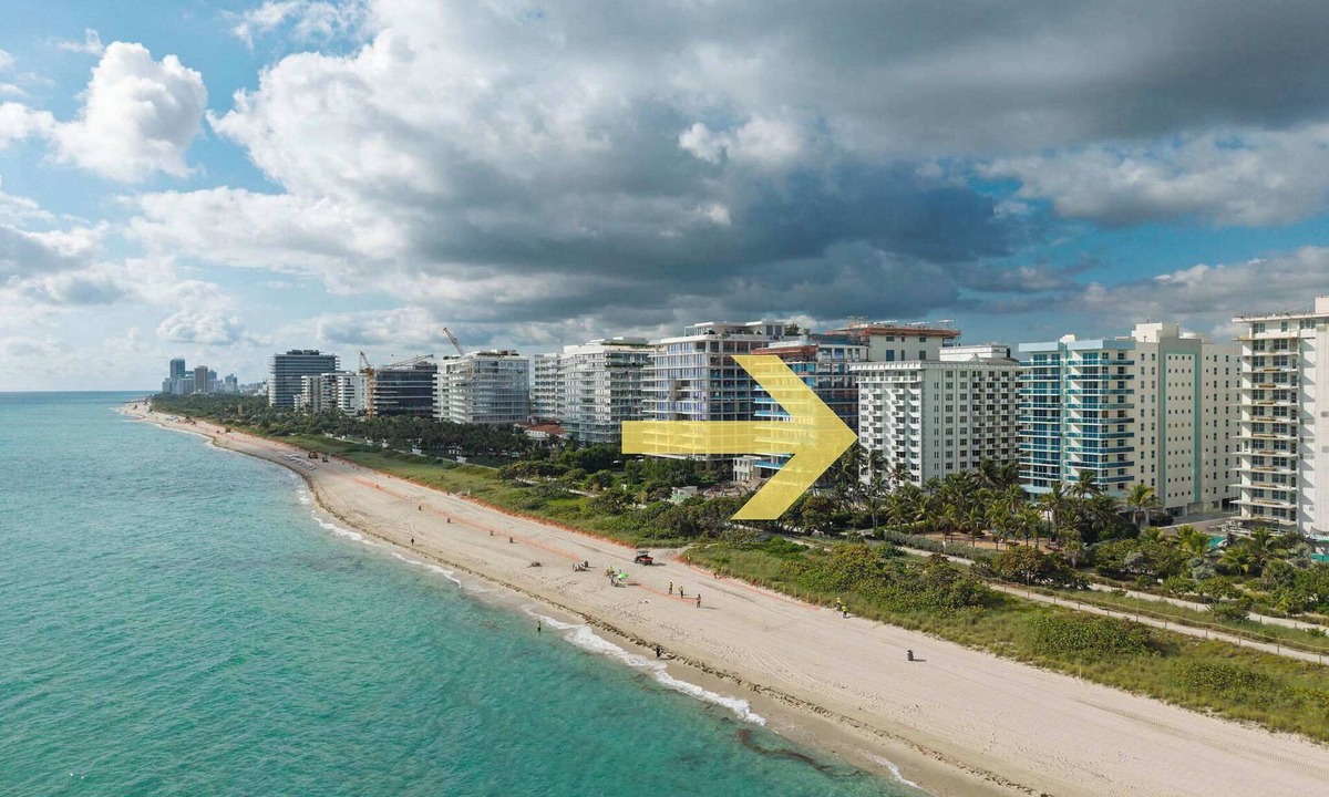 Surfside House | 2BR Chic Retreat, Balcony Views, Steps to Beach!