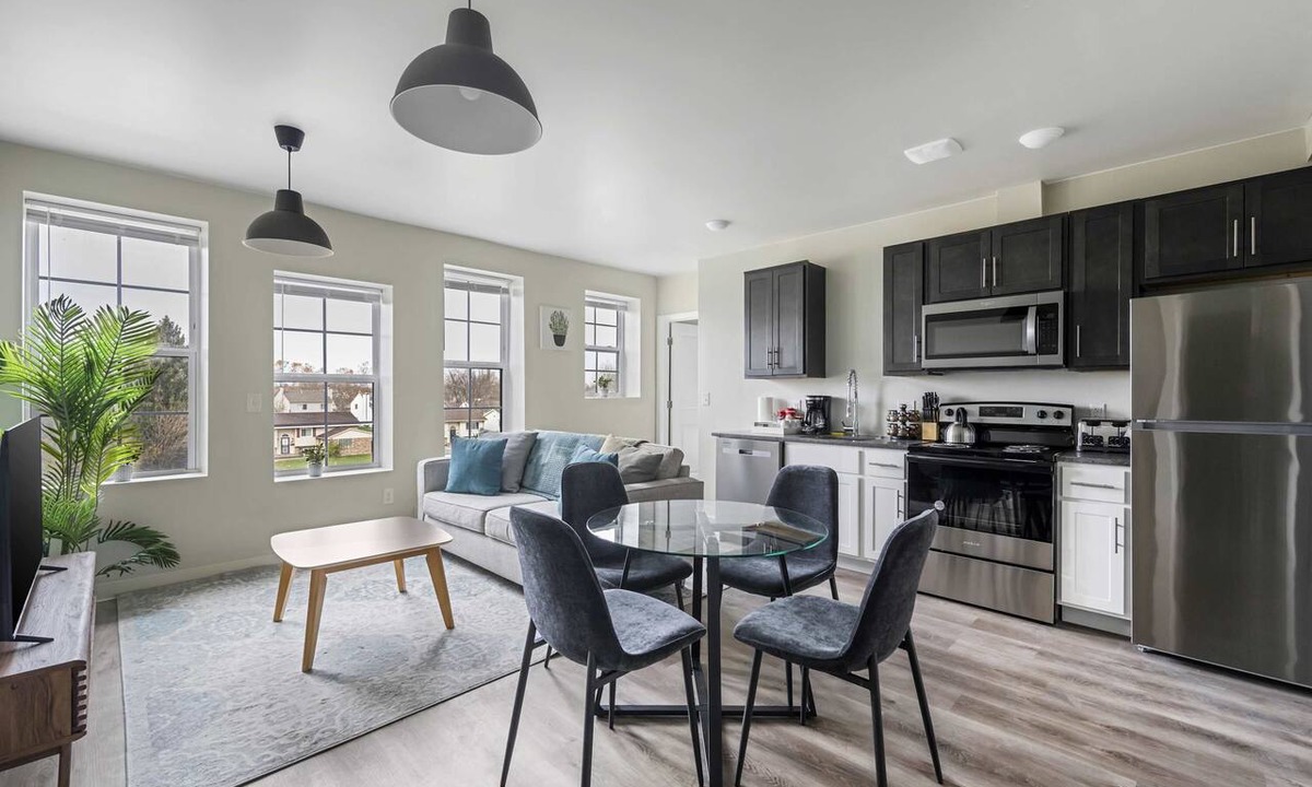New Center Detroit Apartment | 2BR Luxury Suite Near Henry Ford