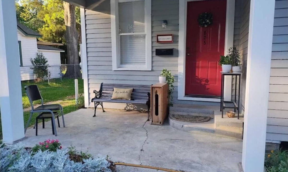 Freetown - Port Rico Apartment | 2BR Urban Retreat Near Downtown Lafayette