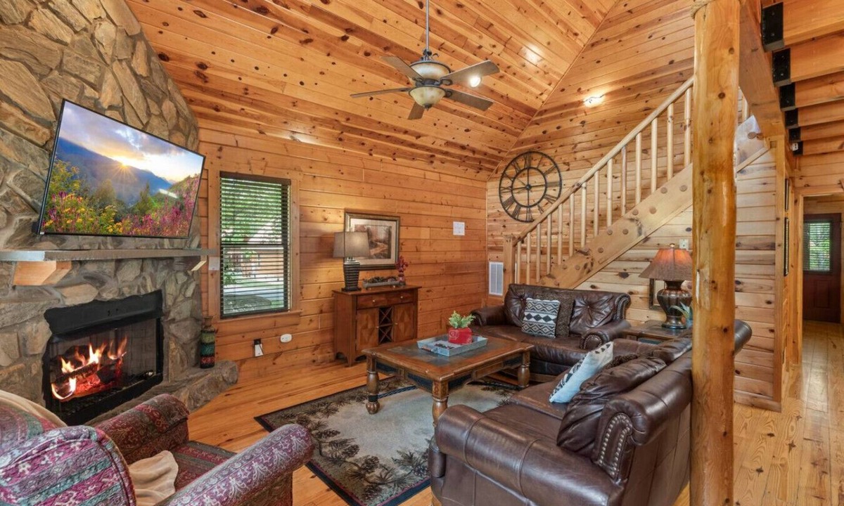 White Oak Lodge Cabin | 2BR w/Hot Tub*Jacuzzi*Game Room*Resort Amenities!