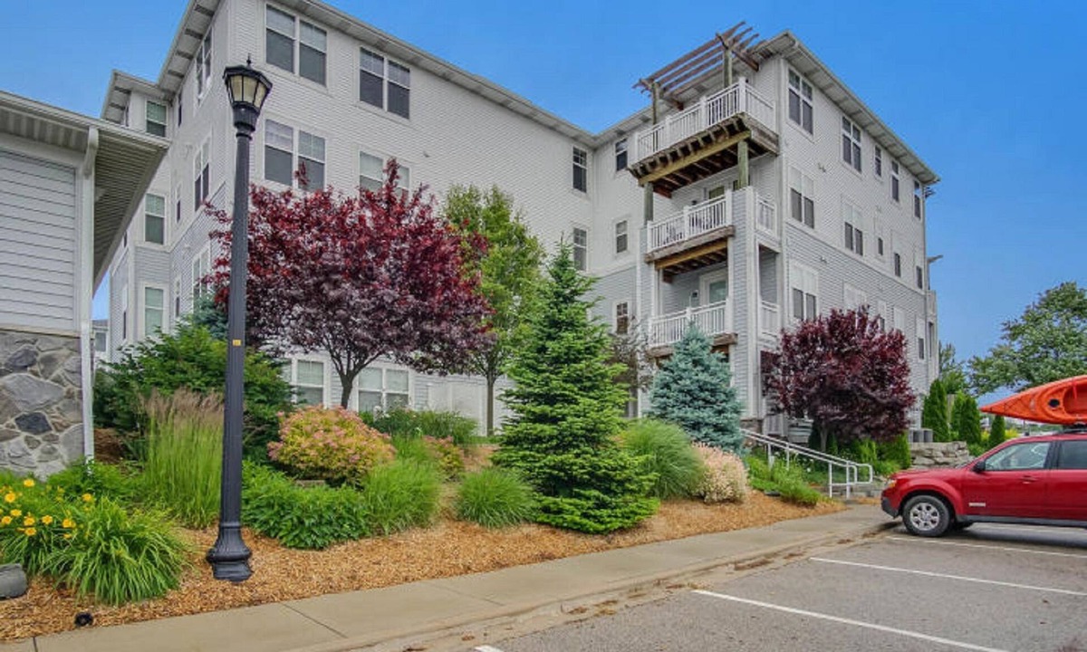 Ludington Condo | 3 Bedroom, 2 Bath Condo located in desirable Downtown Ludington!