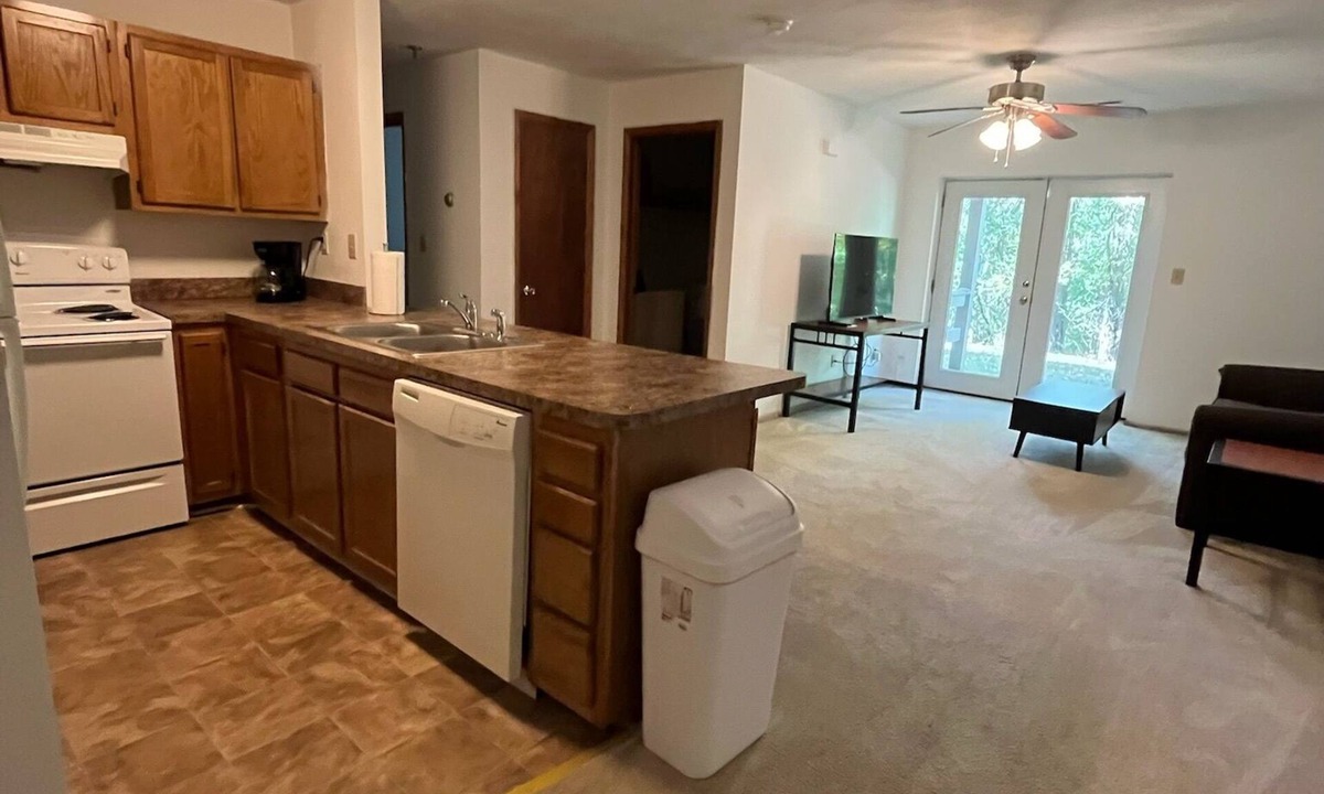 Kabrich Crescent Apartment | 3-bedroom Apartment in Blacksburg, Half a Mile from Downtown!