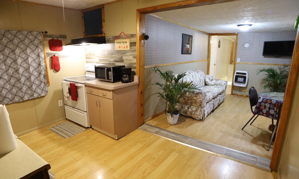 Fayetteville Apartment | 3-Bedroom apt. ideal location near new river gorge